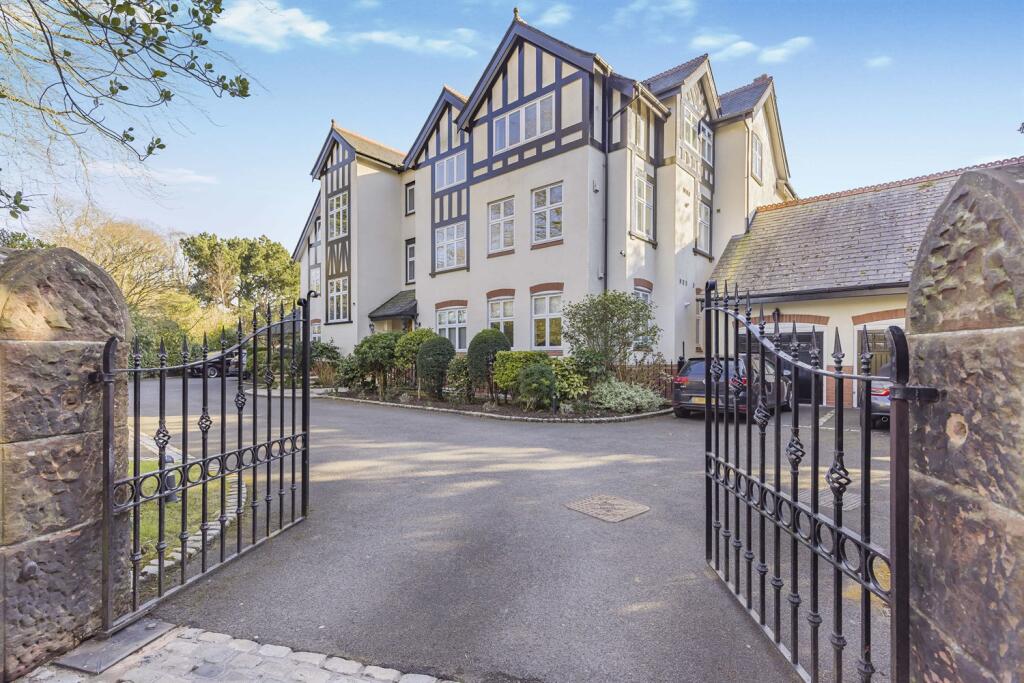 3 bedroom apartment for sale in Altenbrook, Harrop Road, Hale, WA15